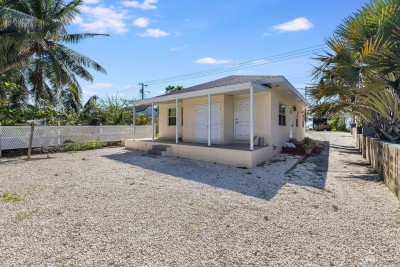 BODDEN TOWN BEACH VIEW COTTAGE