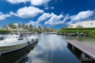 CYPRESS POINTE NORTH - CRYSTAL HARBOUR - LUXURY ONE BED