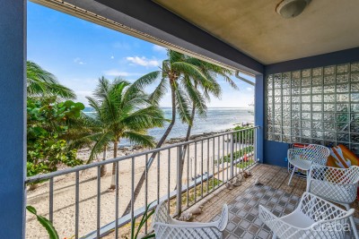 MOON BAY, BEACHFRONT 2 BED